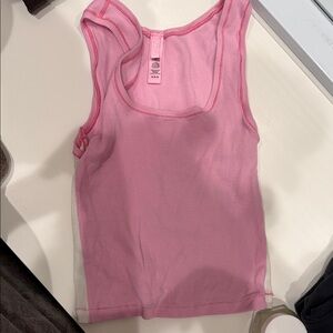 skims cotton rib tank

Great condition 

Size medium